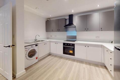 3-bed flat on Wilmslow Road, Withington, £2,080/mo