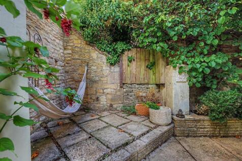 Rear Garden 2.jpg