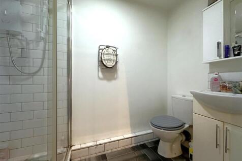 Annexe En-Suite Shower Room 010