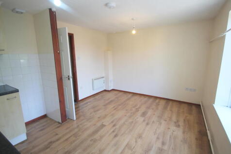 Claud House, Newbury, Gillingham photo 3