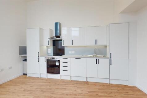 High Street 26, Flat 4 Kitchen.jpg