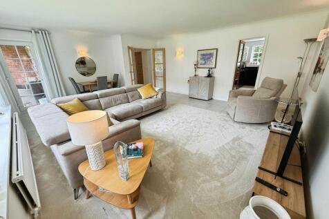 Living Room &amp; Dining Room