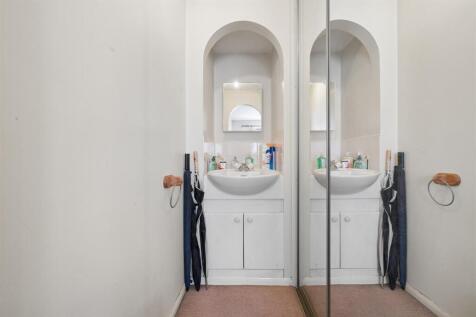 1 Cross Road, London, SW19 1PL dressing room.jpg