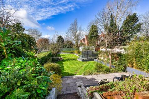 29 Goldthorn Avenue - Garden (2).jpg