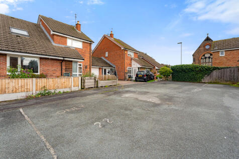 22 HATCHMERE CLOSE-7.jpg