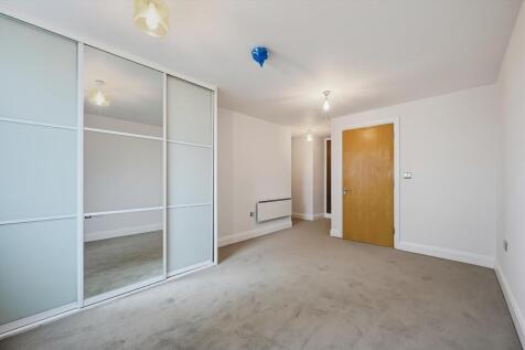 Oyster Wharf, Battersea SW11 photo 4