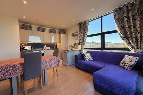 Medina House, Silbury Boulevard  photo 4