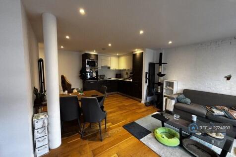 Living Room / Kitchen
