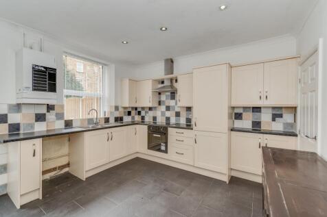 KITCHEN AND DINER/LIVING ROOM
