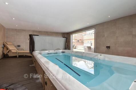 Pool/Spa Room