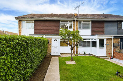 2 bed terraced house for rent in Ontario Close, Worthing, BN13 2TE