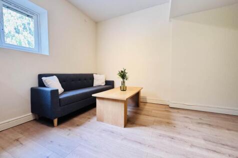 Lounge Kitchen (1)