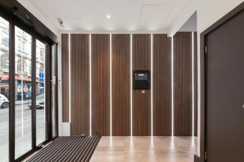 4750 Margaret Street  Entrance Hall 03.jpg