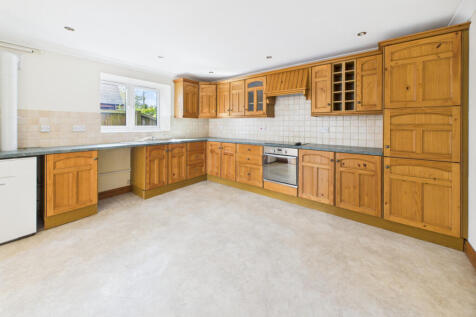 Kitchen / DIning Area