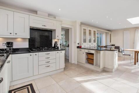 Millhedge Close, Cobham, Surrey, KT11 photo 3