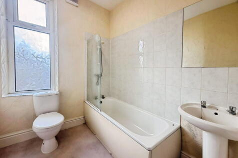 Park Road, Bingley, BD16 4BP photo 5