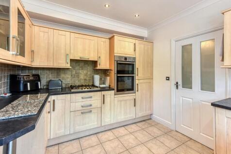 135 Yew Tree Lane-kitchen2.jpg