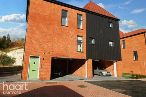 2-bed flat on Brunton Bank, Western Cross, Ebbsfleet Valley, £1,750/mo