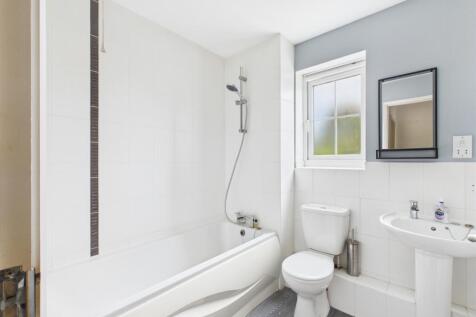 CAM03729G0-PR0070-STILL007