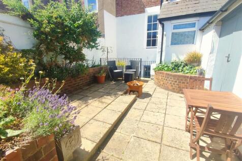 8 Banks Courtyard 1.jpg