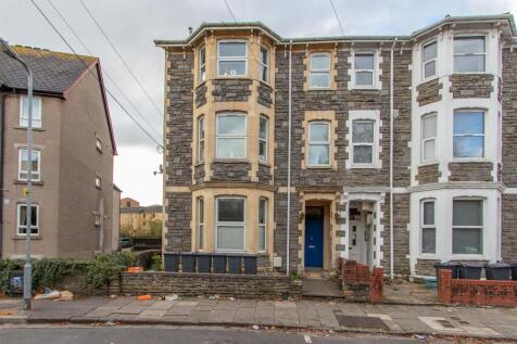 11 Richmond Crescent EXT.jpg