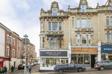 5-bed flat on Whiteladies Road, F2, Flat 2, Clifton, Bristol, BS8, £3,575/mo
