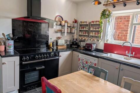 Kitchen/Breakfast...