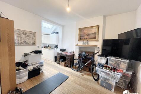 1 bed, 1 bath Apartment in London - Photo 3