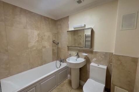 Family bathroom.jpg