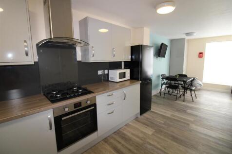 27/28 - Brayford Court - Apt 22 - Student Apartment photo 3