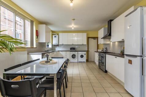Barrack Lane, Nottingham, NG7 photo 2