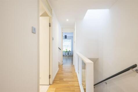 15 Holm Oak Close-19.jpg