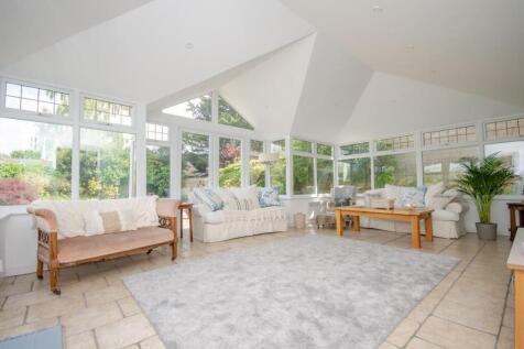 FAmily room pic 3.jpg