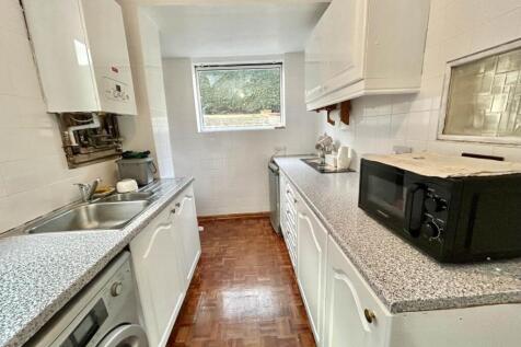 Silverstone Drive, Manchester photo 3
