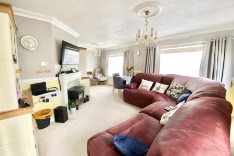 Lounge/Dining Rm