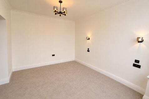 218, Ashburton Avenue, Ilford, London, IG3 photo 3