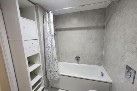 Bathroom 2.jpg