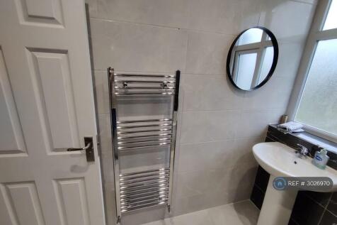 Upstairs Bathroom1