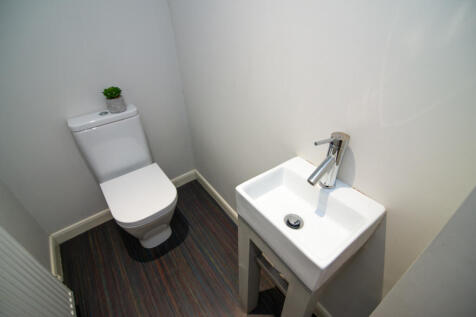 7 Queen Anne bathroom 1