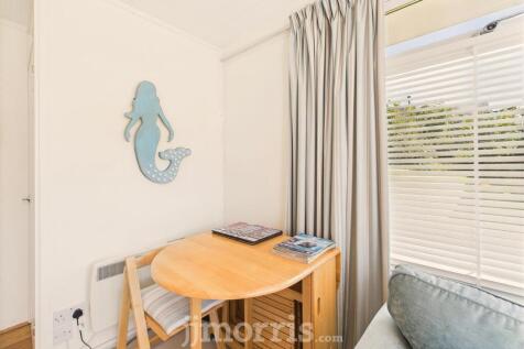 Lounge Area (Open Plan)