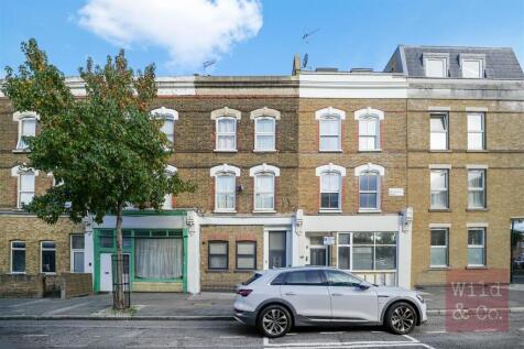 Chatsworth Road, Hackney. 3 bedroom flat for sale