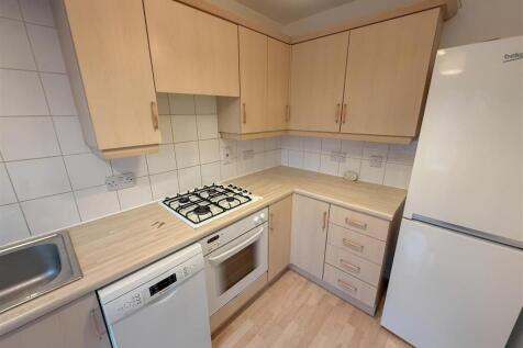 2 DOUBLE BEDROOM HOUSE WITH GARDEN - Magnolia Gardens, Edgware HA8 photo 4