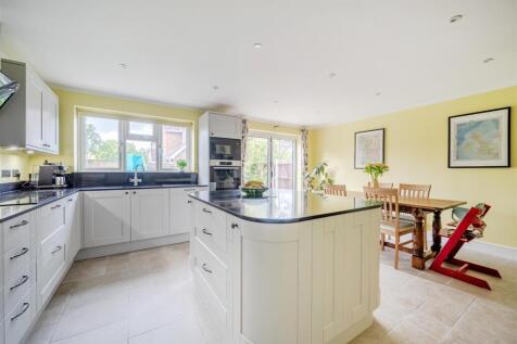 Kitchen / dining