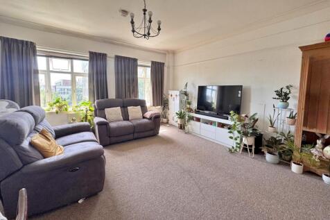Living/Dining Area