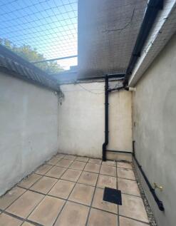 171aWhiteladiesRoad-OutsideArea-13940799-10-0