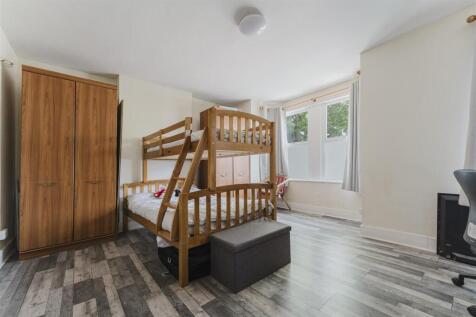 234 Greenford Ave Bed 1.jpg