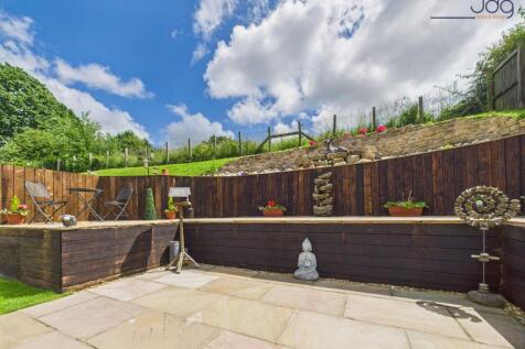 Extensive rear garden