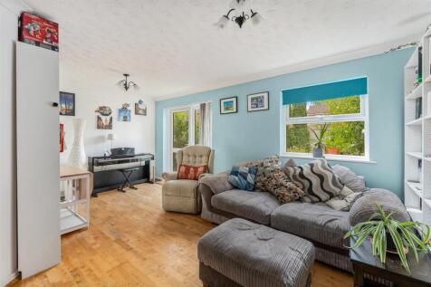 32 Waterloo Drive, Banbury-10.jpg