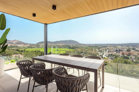 Bright, newly-built, top-quality apartment with 2 terraces and sea views in Santa Ponsa