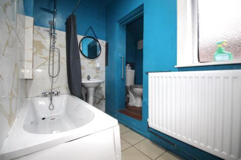 BATHROOM 999.JPG